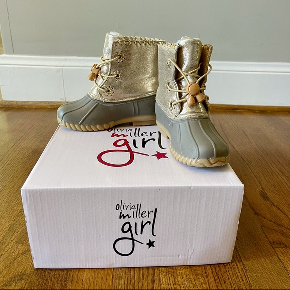 Olivia Miller Girls Metallic Gold Duck Boots - Picture 4 of 15
